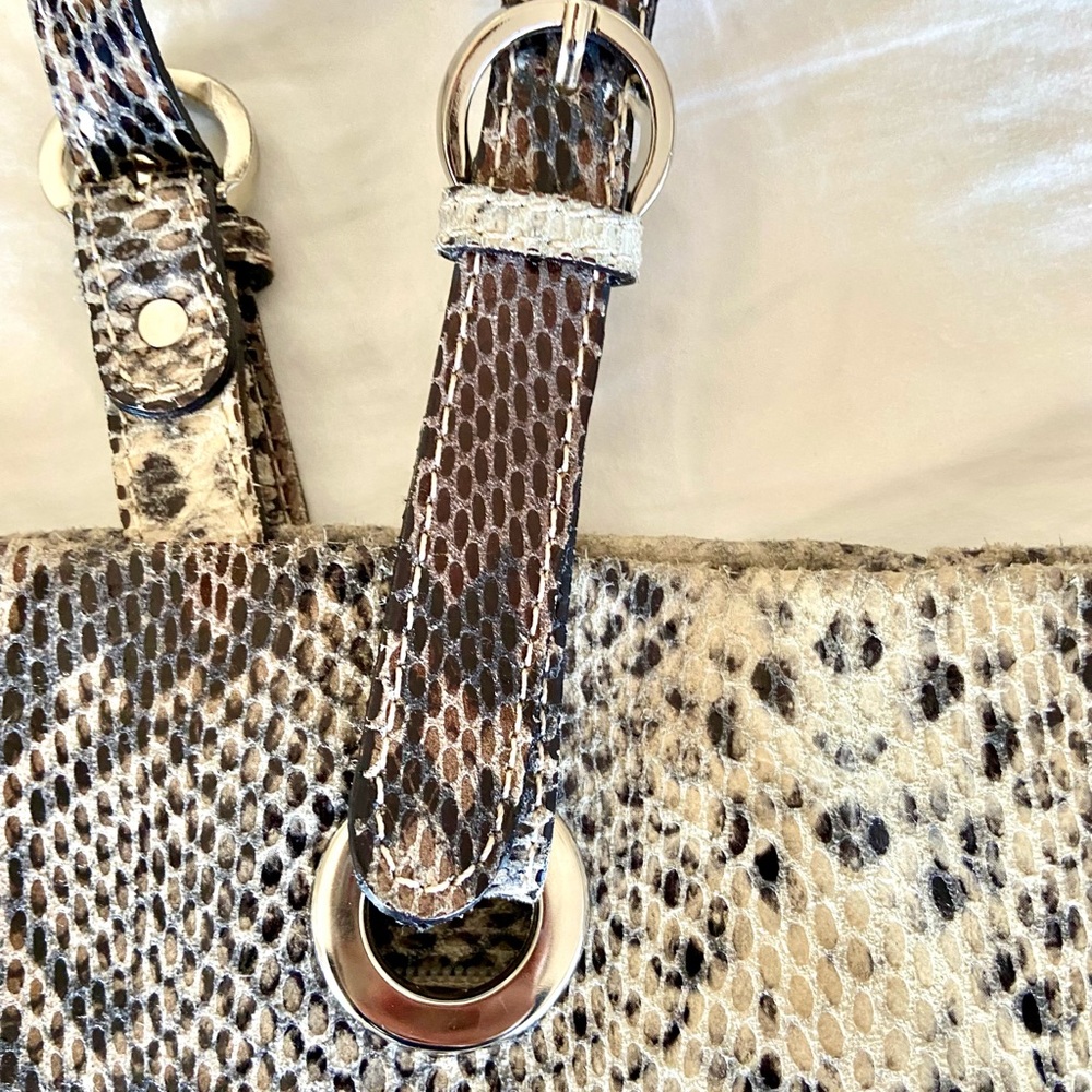 Innue Python Print Leather Tote Bag - image 4